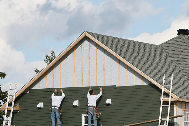 Professional Siding Contractor technician working in Rochester, MN